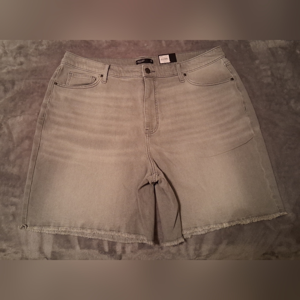 Simply Vera Gray Jean Shorts